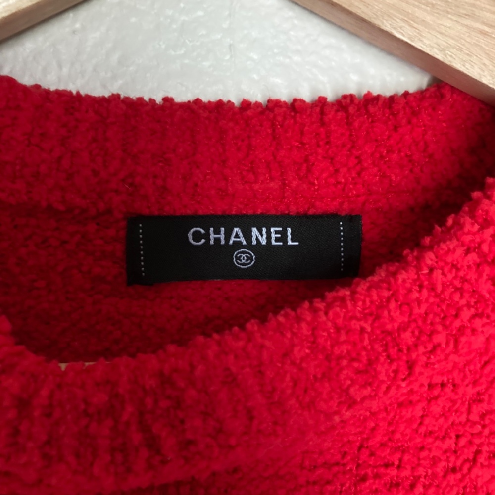 Authentic CHANEL Teddy Sweater (Runway 2019) - Picture 5 of 5